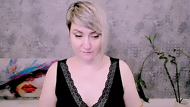 Djullia Chat XXX live
