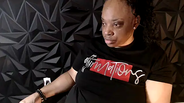 Chat +18 de Sexymona1218 ao vivo