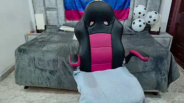 Онлайн чат XXX laureentt_