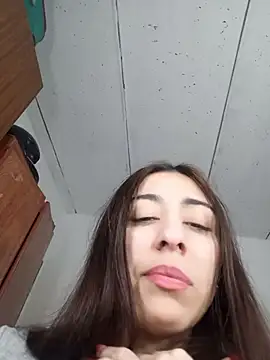 Chat +18 de Jennyvignaduzzo ao vivo