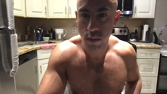 BigGuyMuscle 即時 XXX 聊天