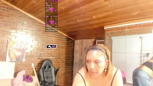 XXX chat uživo modela Destiny__Hall