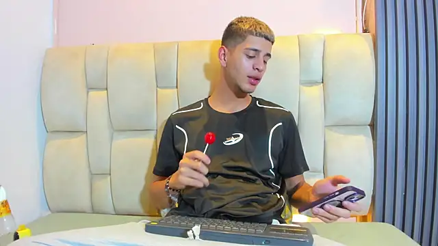 Chat XXX en directo de Tyler_Noir