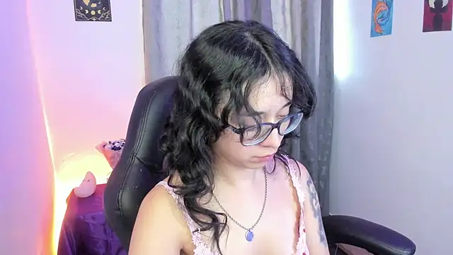 Chat XXX ao vivo de indra_cam