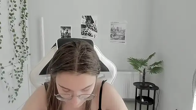 XXX chat uživo modela Mia_kristal
