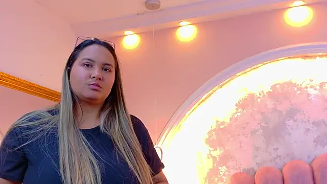 Chat XXX ao vivo de MiaLaurents