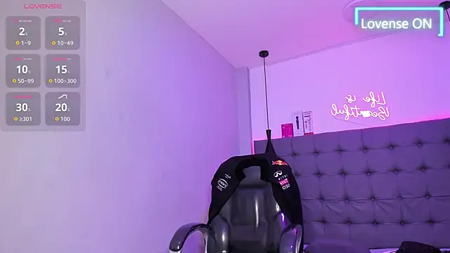 scarletcherry18 Adlı Modelin Canlı XXX Sohbeti