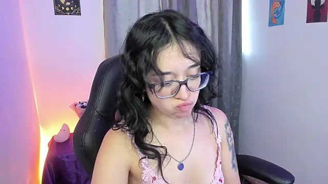 Chat XXX ao vivo de indra_cam