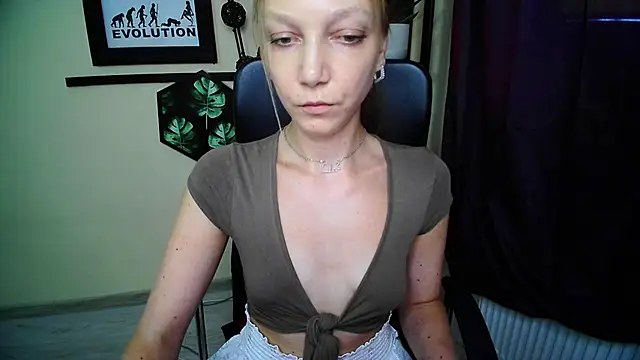 EmillyPlay – Naživo XXX chat
