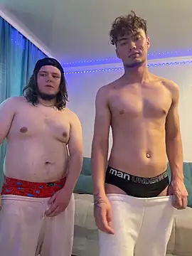 desiredude9 Show in webcam
