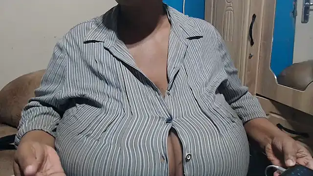 Chat XXX en directo de CUTEFIRMMELONSS