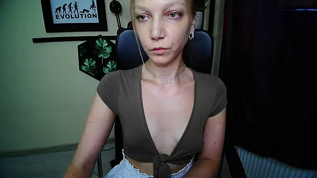 XXX chat uživo modela EmillyPlay
