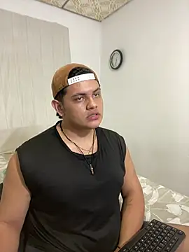 boy_jasson Adlı Modelin Canlı XXX Sohbeti