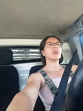 XXX chat uživo modela BigLabia_PublicPark