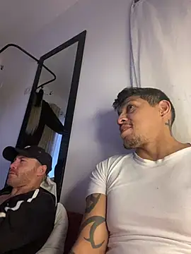 Show de Tatuadomoreno23cm na webcam