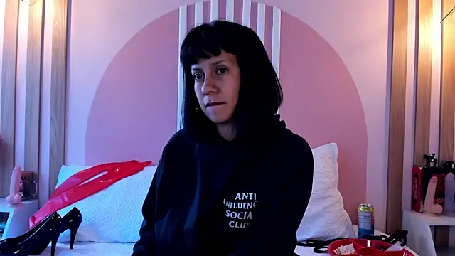 Chat XXX en directo de Valkiriia_wiine
