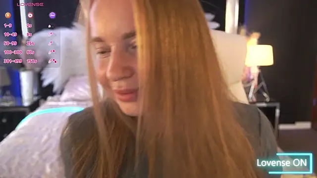 MiaRedFox live XXX chat
