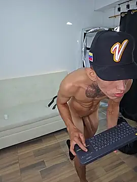 Darwinstark_ Chat XXX in diretta