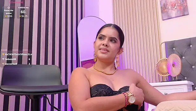 MartinaRoberts7's Live XXX Chat
