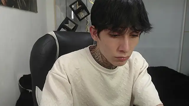 צ'אט XXX בשידור חי של Cry_thereal