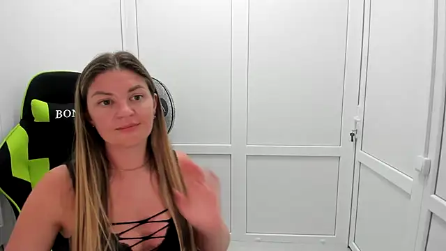 MiaSummerr_'s Live XXX Chat