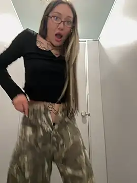 Chat +18 de SaintSquirt ao vivo