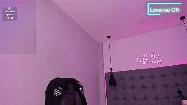 XXX chat uživo modela scarletcherry18