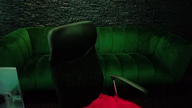 XXX chat uživo modela CassyFoxyy