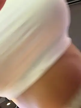 XXX chat uživo modela F3ckd0lllucy