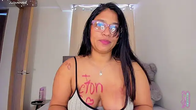 iriss_25 Live XXX-Chat