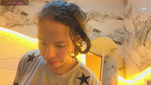 XXX chat uživo modela karim_v_v