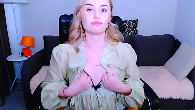 LiluMoon__ Adlı Modelin Canlı XXX Sohbeti