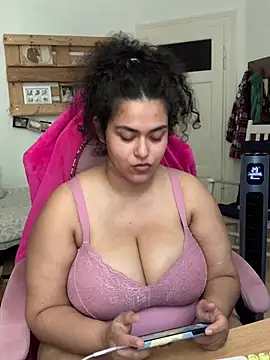Curvydesifromgermany Adlı Modelin Canlı XXX Sohbeti