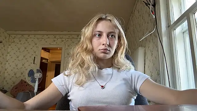 LisaBam Adlı Modelin Canlı XXX Sohbeti