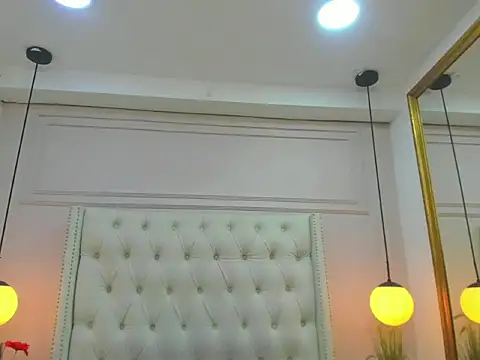 MiiaRestrepo's Live XXX Chat