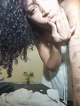 Chat +18 de Lais_072738 ao vivo