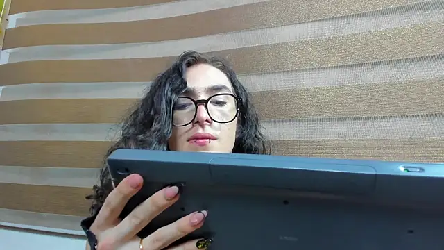 Shammy_rosse Adlı Modelin Canlı XXX Sohbeti