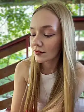 MilaMoone's Live XXX Chat