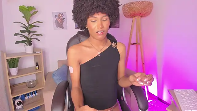 NaomiSaenz_ Adlı Modelin Canlı XXX Sohbeti