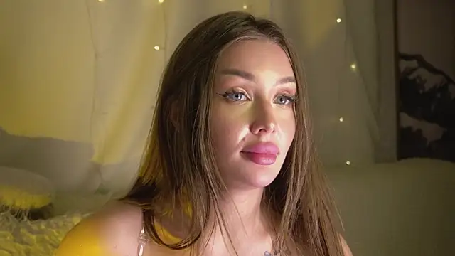 AnnyBangs Adlı Modelin Canlı XXX Sohbeti