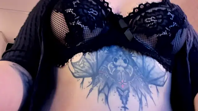 XXX chat uživo modela crimson_tati_