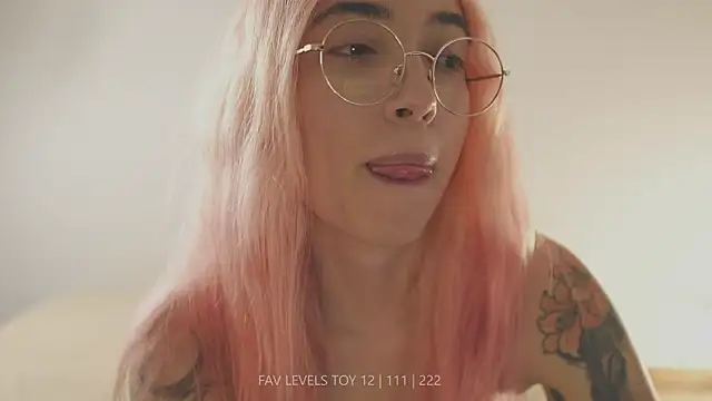 dearnina_ élő XXX-chatje