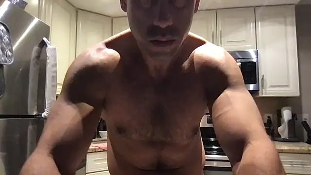 BigGuyMuscle: онлайн-секс-чат