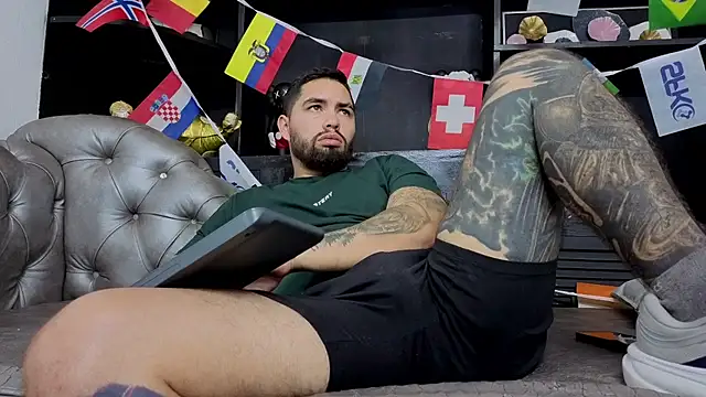 matteosantos' Live XXX Chat
