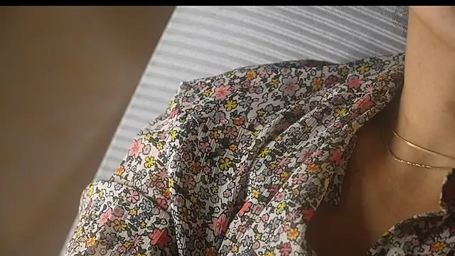 -AyeshaSinghania- XXX чат на живо