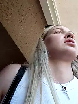 caressyourself's Live XXX Chat
