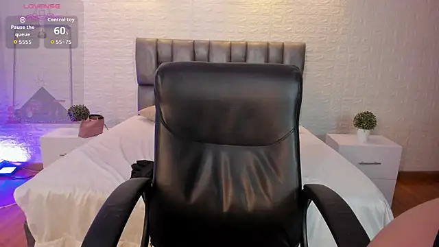 Caroline_Millerr Chat XXX live