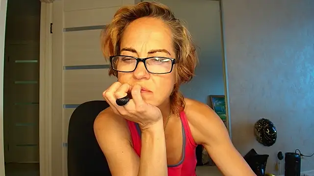 LioraWeiss Chat XXX live