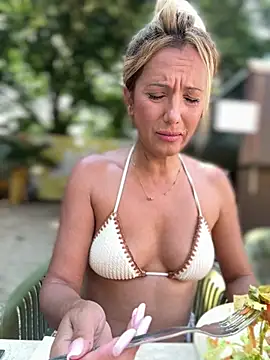 adya-aly Adlı Modelin Canlı XXX Sohbeti