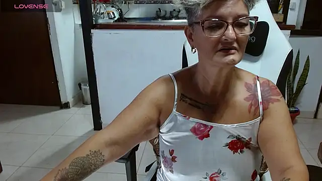 bety-cum2 Chat XXX in diretta